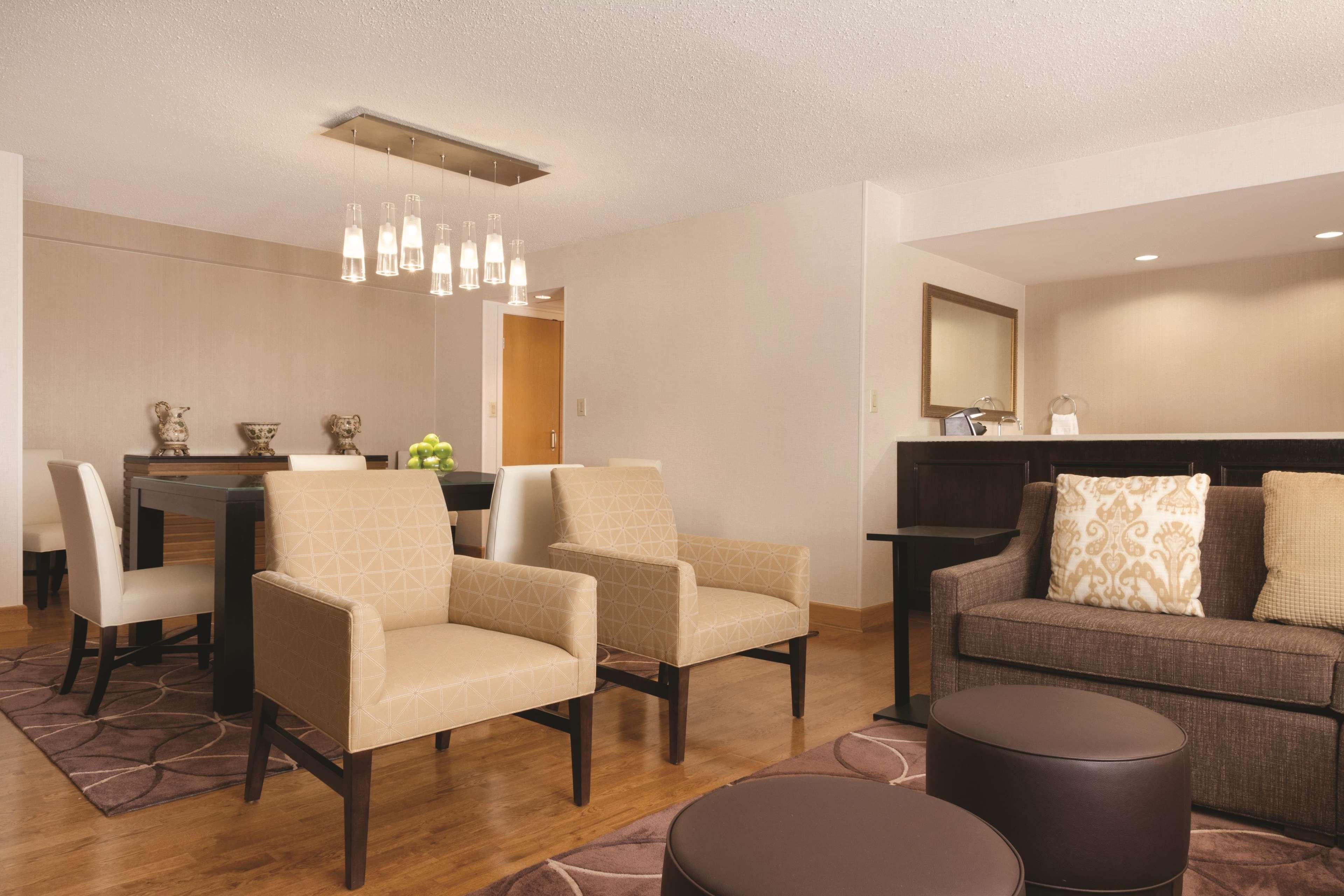 Embassy Suites Greenville Golf Resort & Conference Center Buitenkant foto