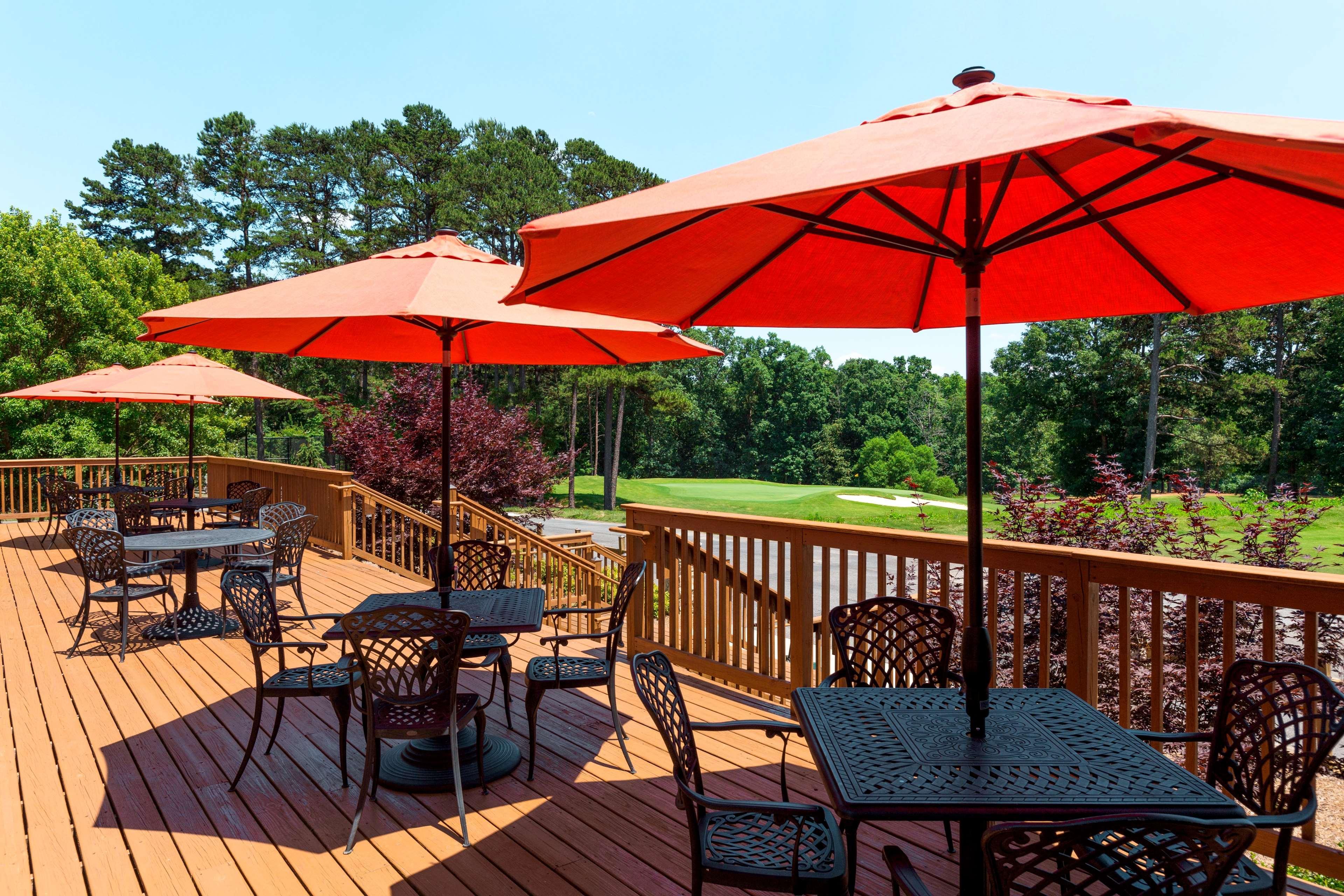 Embassy Suites Greenville Golf Resort & Conference Center Buitenkant foto