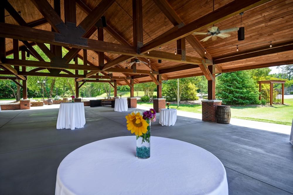 Embassy Suites Greenville Golf Resort & Conference Center Buitenkant foto