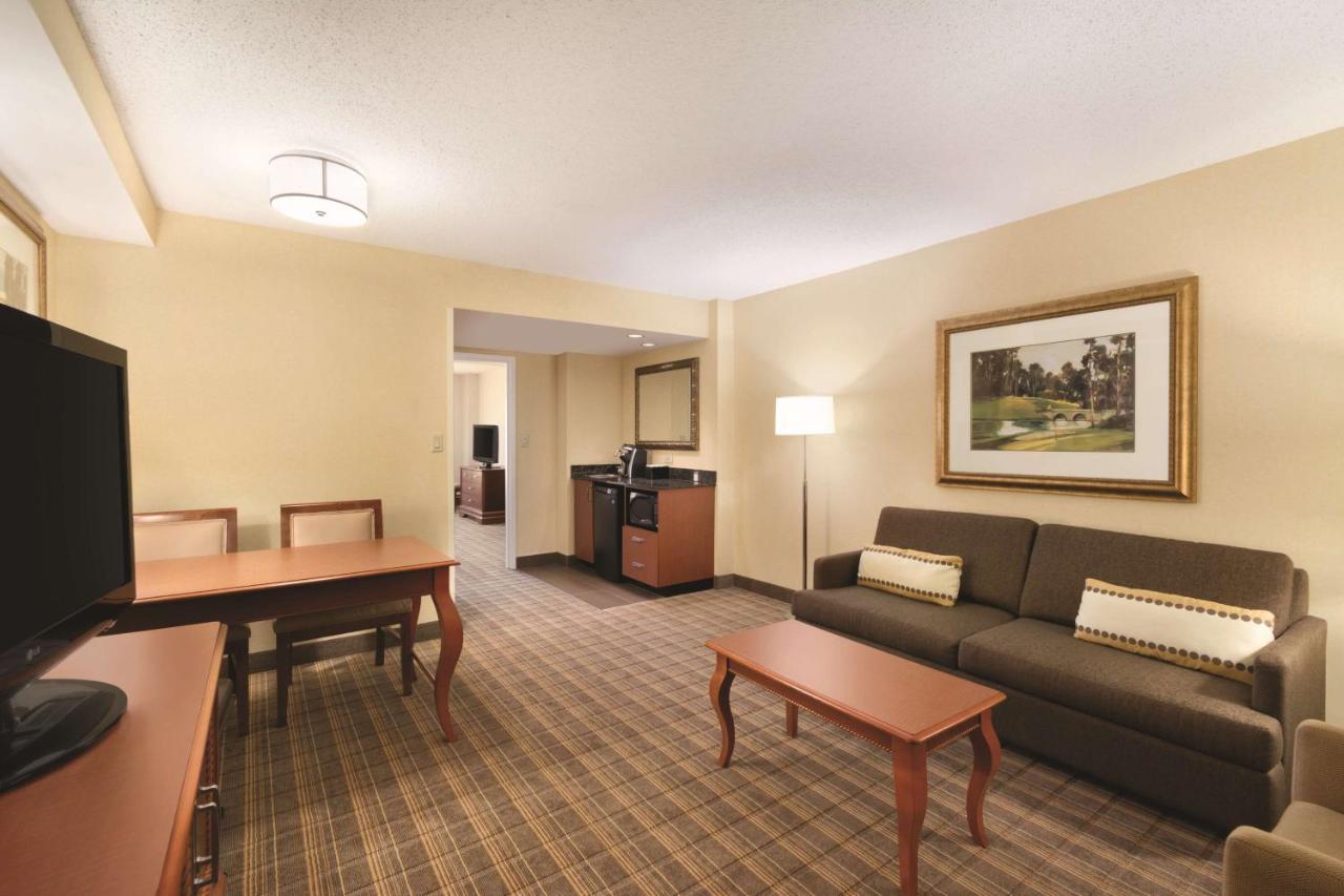 Embassy Suites Greenville Golf Resort & Conference Center Buitenkant foto
