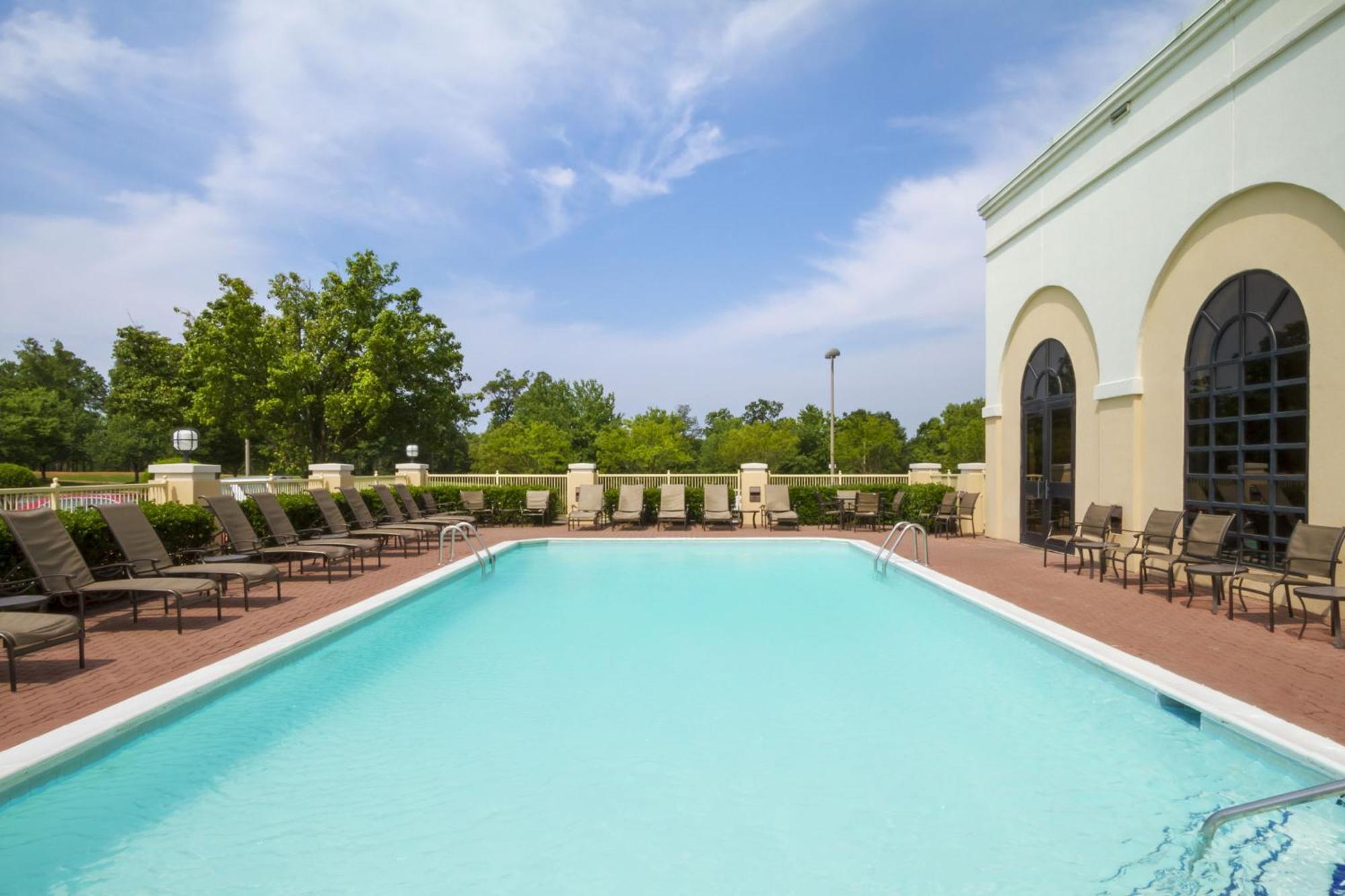 Embassy Suites Greenville Golf Resort & Conference Center Buitenkant foto