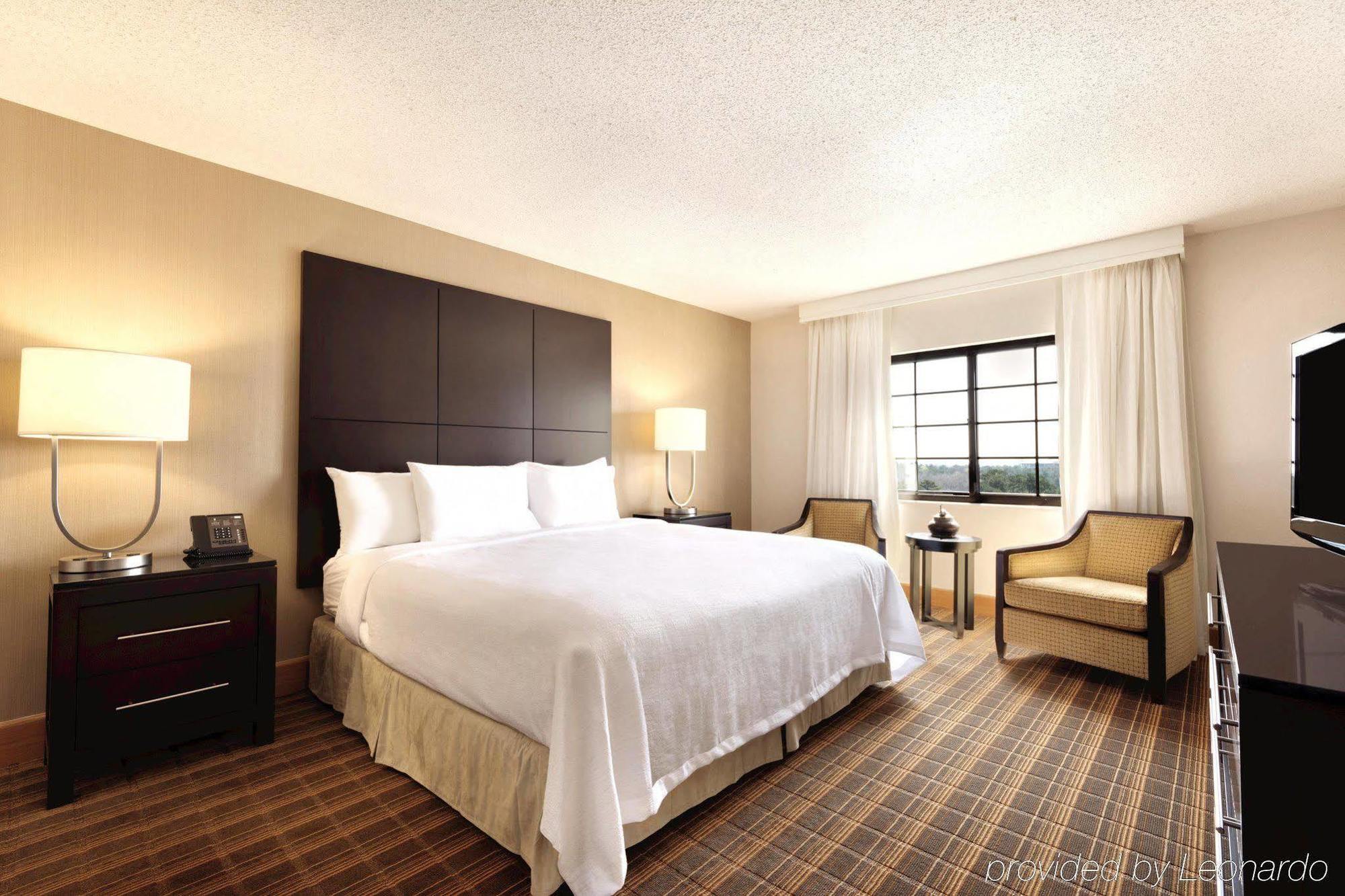 Embassy Suites Greenville Golf Resort & Conference Center Buitenkant foto