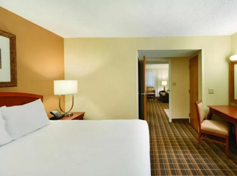 Embassy Suites Greenville Golf Resort & Conference Center Buitenkant foto